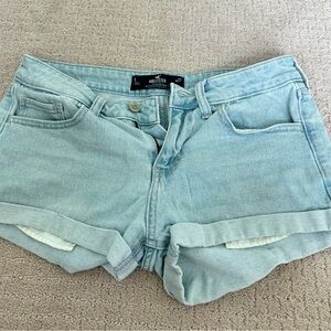 Low rise boyfriend 3” hollister jean shorts
